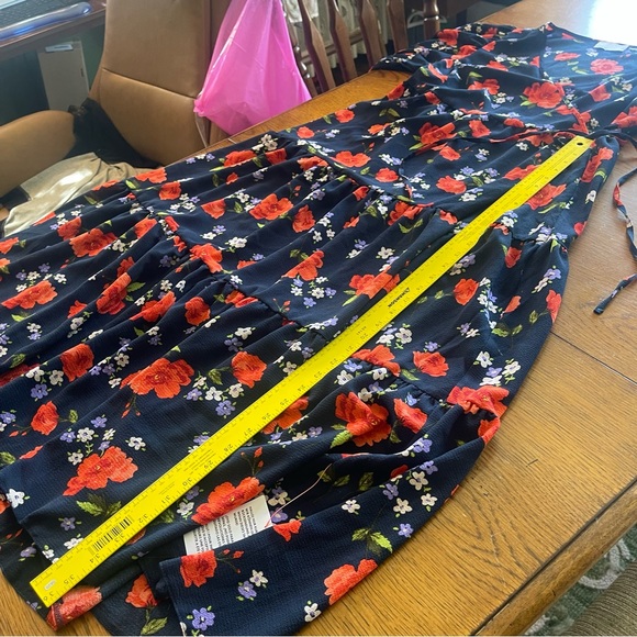 ASOS DESIGN Curve wrap front tiered smock midi dress in navy floral print 12 - Picture 11 of 16